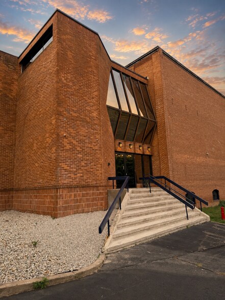 More Photos Of 620 Spring St, North Dighton Warehouse For Lease