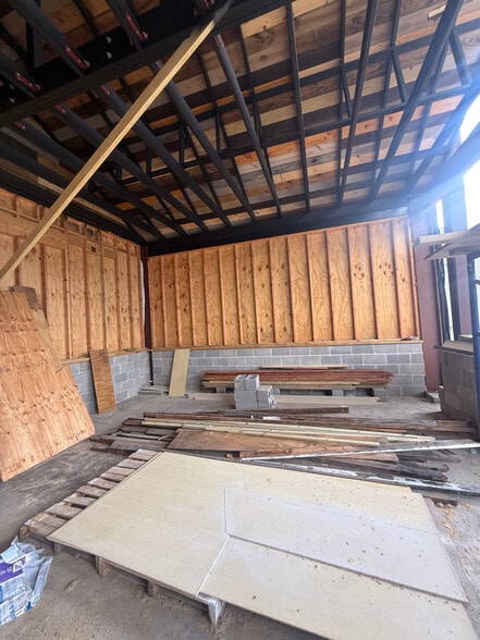 More Photos Of 1103 W Cavalcade St, Houston Industrial For Lease