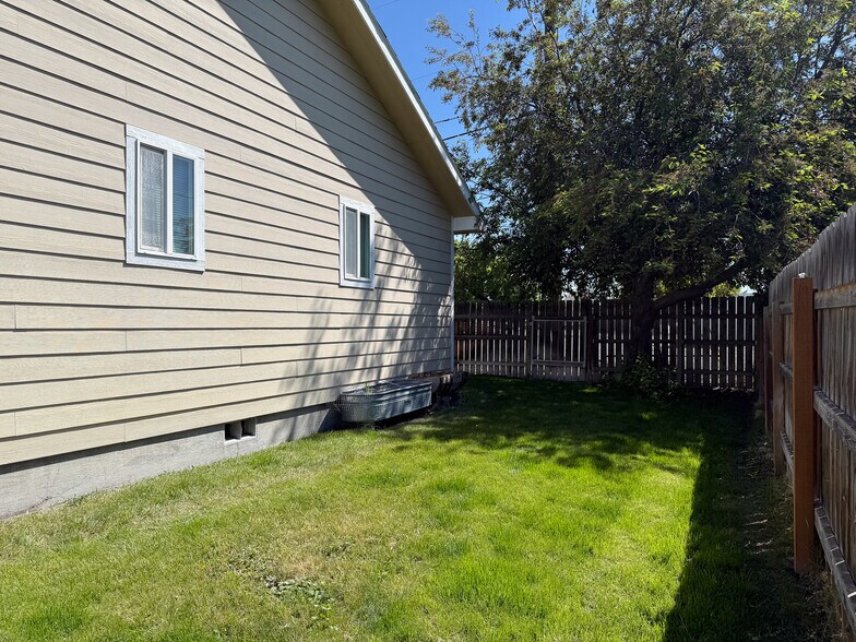 More Photos Of 3010 Elm St, Baker City Apartments For Sale