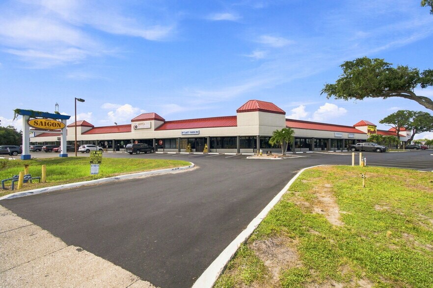 More Photos Of 14100 US Highway 19 N, Clearwater Unknown For Lease