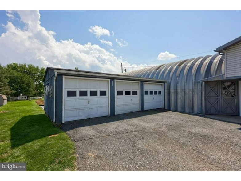 More Photos Of 240 Railroad Ave, Bird In Hand Flex For Sale