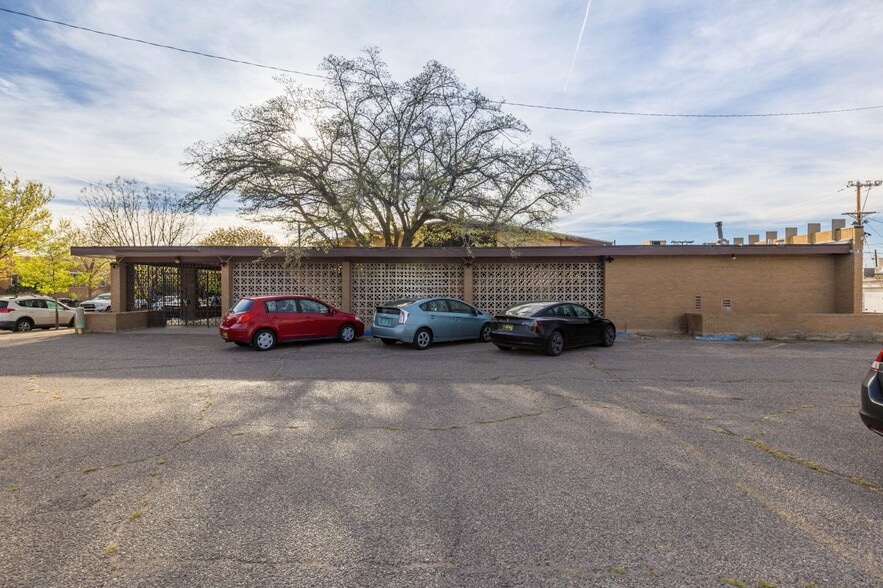 More Photos Of 111 University SE Blvd, Albuquerque Specialty For Sale