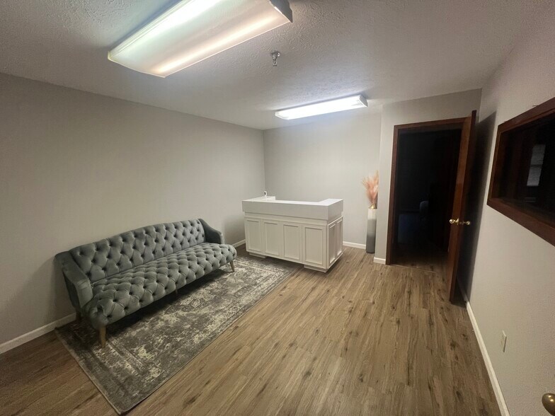 More Photos Of 9402-9420 Towne Square Ave, Blue Ash Office For Lease