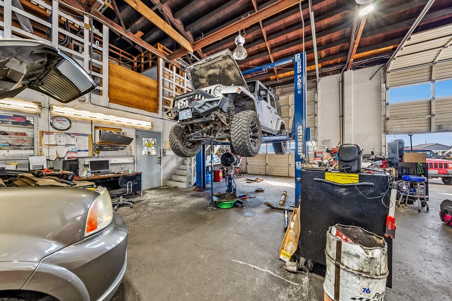 More Photos Of 3811 Crater Lake Hwy, Medford Warehouse For Sale
