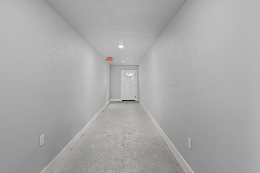 More Photos Of 15605 Woodforest Blvd, Channelview Office For Sale