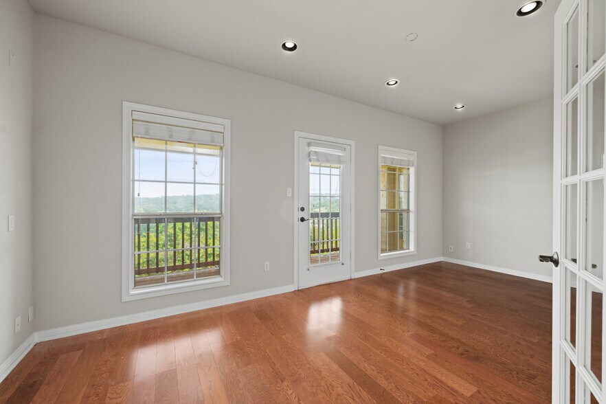 More Photos Of 19019 TX-71, Spicewood Office Residential For Lease