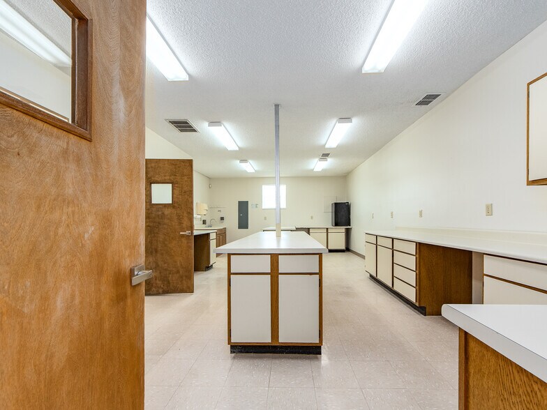 More Photos Of 2051 Range Rd, Clearwater Distribution For Sale