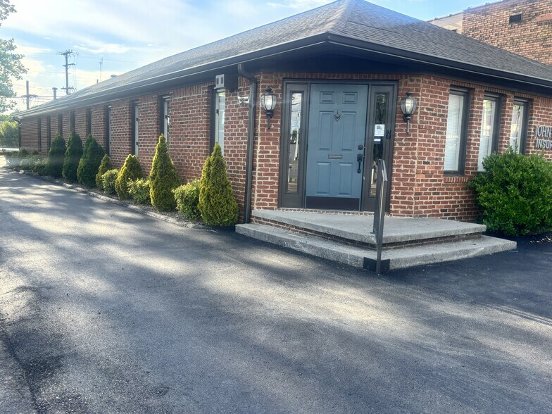 More Photos Of 1011 N Broadway St, Knoxville Office For Lease