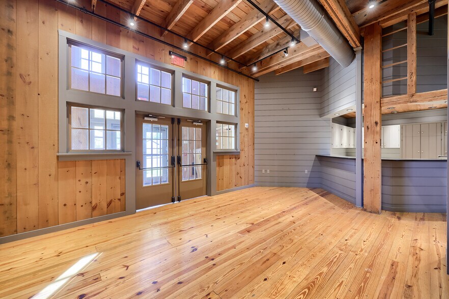 More Photos Of 709 Hartman Station Rd, Lancaster Loft Creative Space For Lease