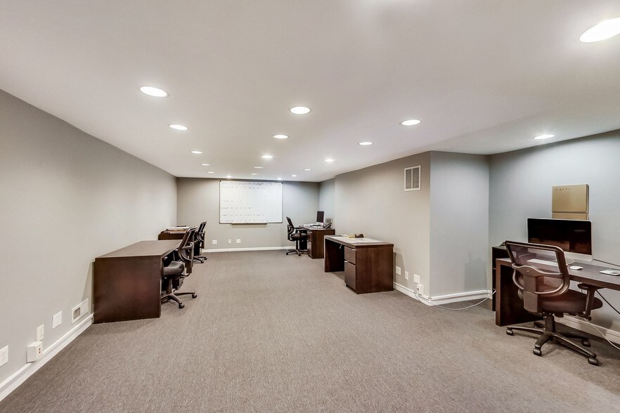 More Photos Of 2636 N Lincoln Ave, Chicago Apartments For Lease