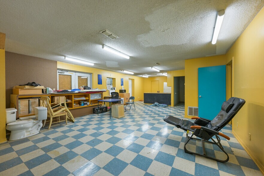 More Photos Of 400 Windy Hill School Rd, Georgetown Flex For Sale