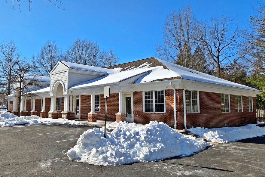 More Photos Of 10614 Warwick Ave, Fairfax Office For Lease