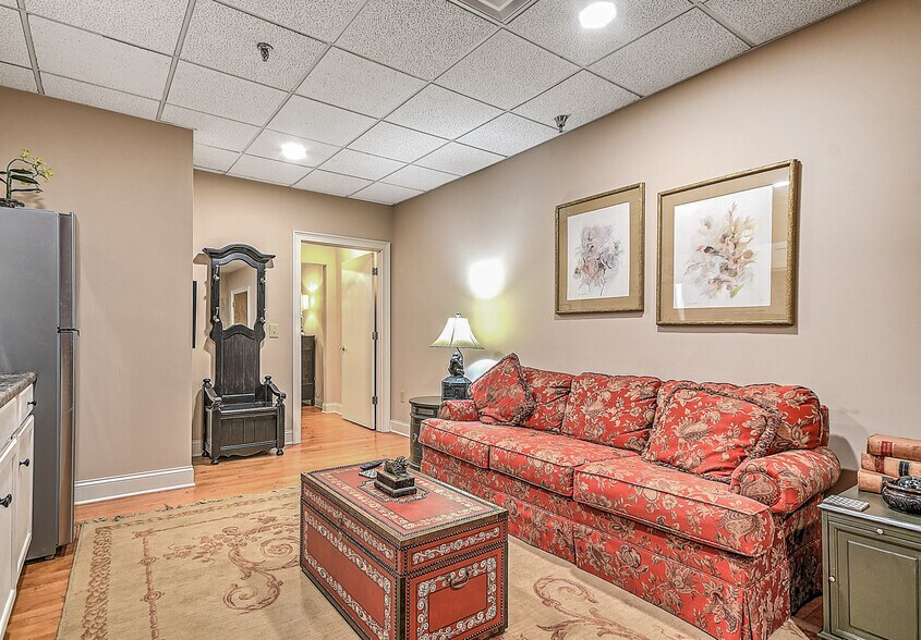 More Photos Of 220 Broad St, Kingsport Flex For Sale