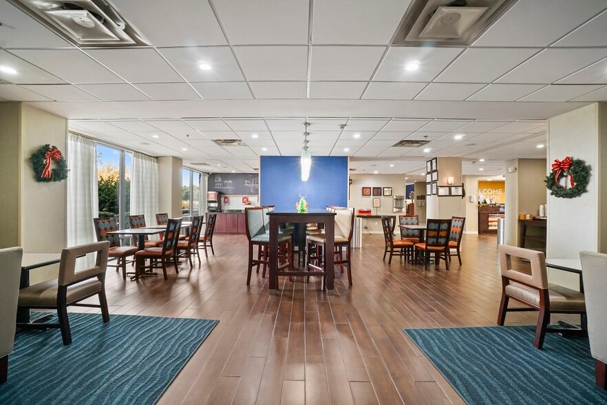 More Photos Of 1500 W 4th St, Adel Hotel For Sale