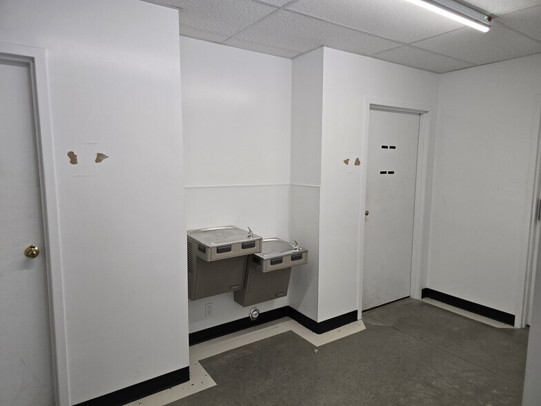 More Photos Of 10245 W Vienna Rd, Montrose Freestanding For Lease