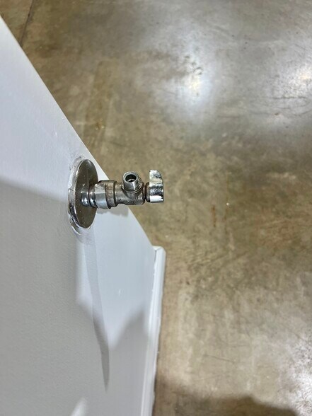 More Photos Of 33549 E Royalton Rd, Columbia Station Light Manufacturing For Sale