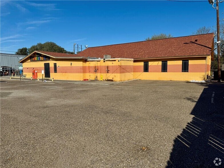 Primary Photo Of 107 Cecilia St, Alice Restaurant For Sale