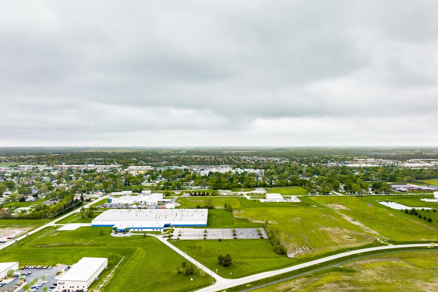 More Photos Of 1450 Commerce Pky, Franklin Manufacturing For Lease