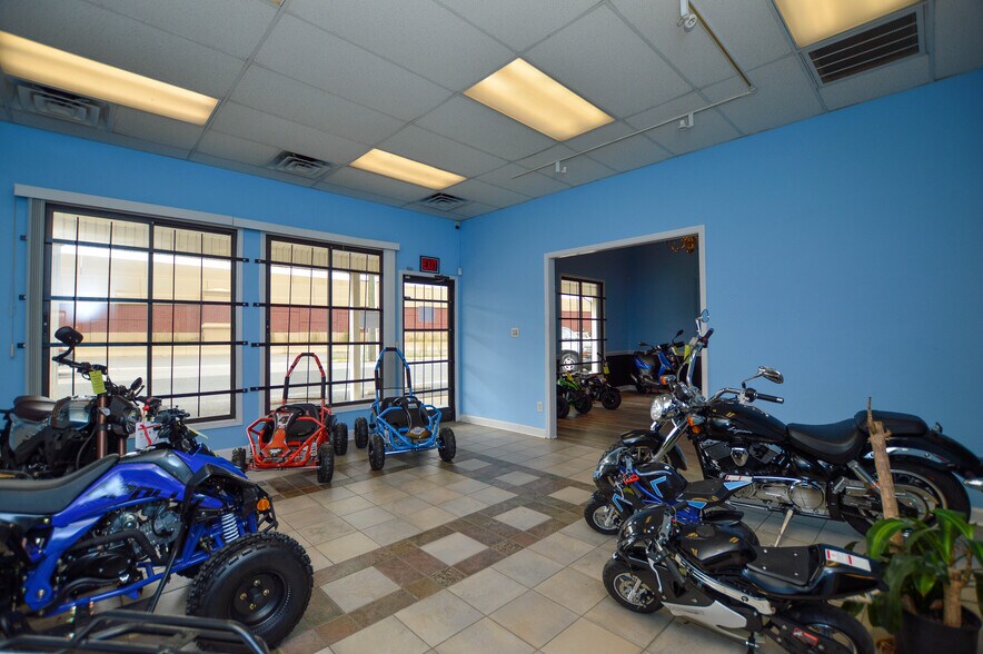 More Photos Of 12056 Stallings Commerce Dr, Matthews Showroom For Sale