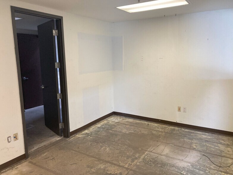 More Photos Of 1000 Quesada Ave, San Francisco Warehouse For Lease