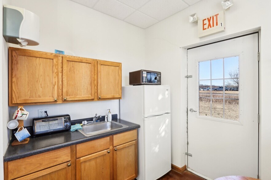 More Photos Of 680 Enterprise Dr, Lake Mills Freestanding For Lease