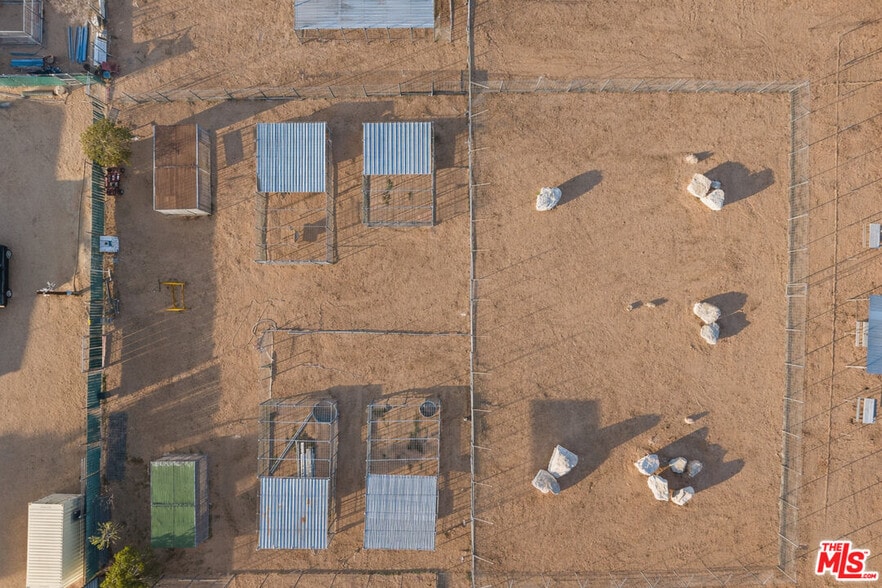 More Photos Of 9025 Camp Rock Rd, Lucerne Valley Veterinarian Kennel For Sale