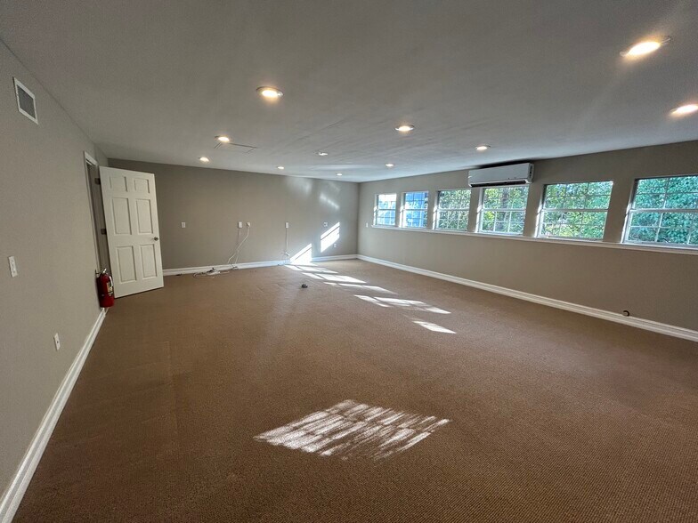 More Photos Of 1680-1684 Metropolitan Cir, Tallahassee Loft Creative Space For Lease