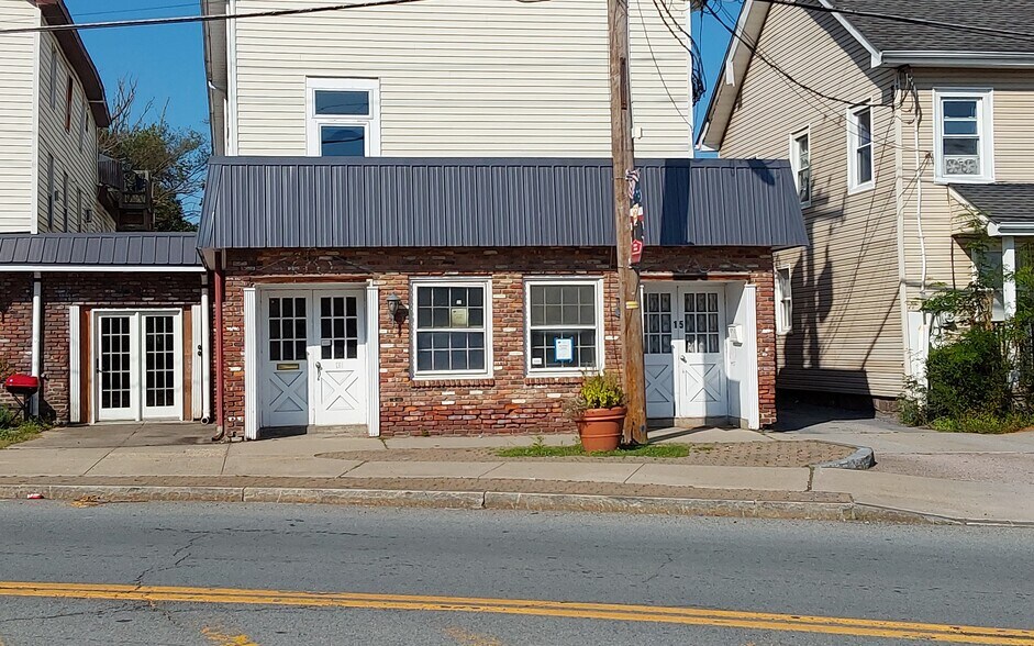 More Photos Of 15-17 Goshen Ave, Washingtonville Storefront Retail Residential For Lease