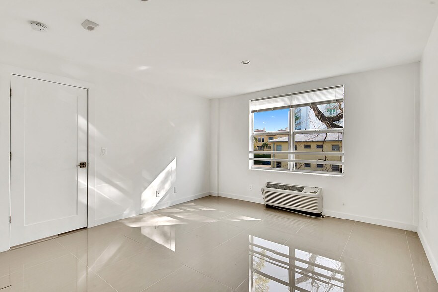 More Photos Of 924 Marseille Dr, Miami Beach Apartments For Sale