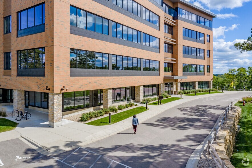 More Photos Of 2921 Landmark Pl, Madison Office For Sale