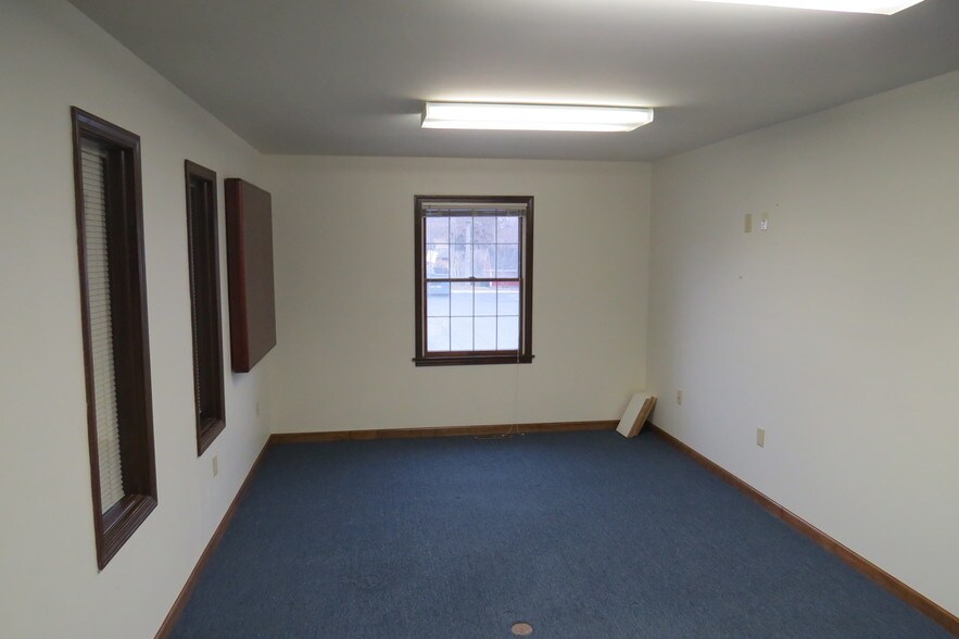 More Photos Of 131 Ridge Rd, Munster Office For Lease