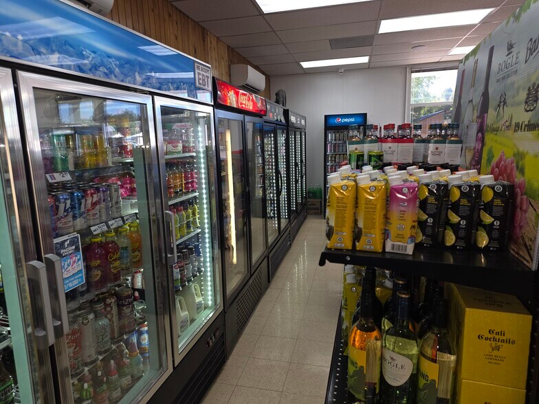 More Photos Of 103 US-20, Hines General Retail For Sale
