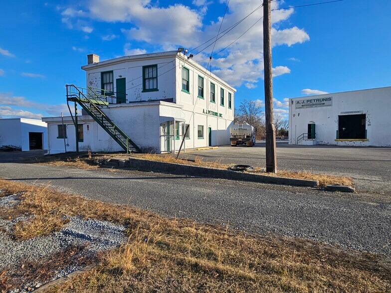More Photos Of 173 Water St, Bridgeton Warehouse For Sale