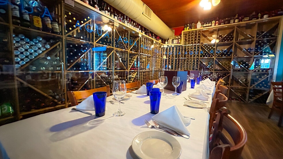 More Photos Of 852-862 5th Ave S, Naples Storefront For Sale