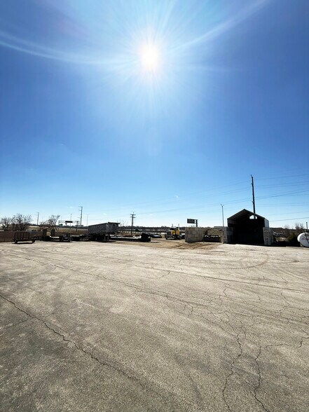 More Photos Of 128 Industrial Dr, Gilberts Warehouse For Lease