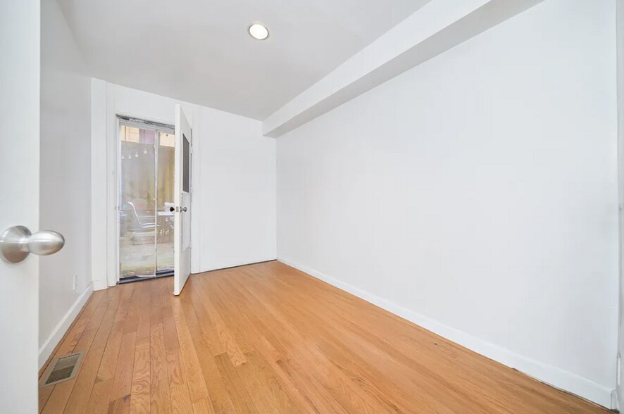 More Photos Of 222 E 18th St, New York Apartments For Sale