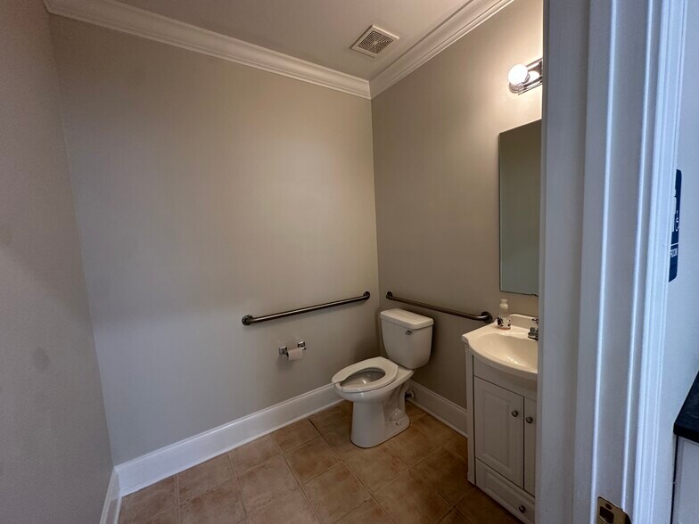 More Photos Of 11797 Northfall Ln, Alpharetta Medical For Lease