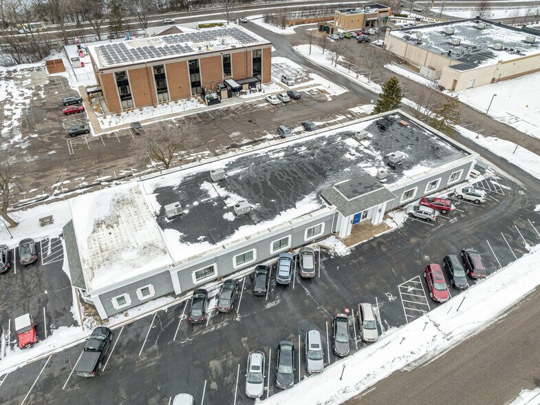 More Photos Of 1781 W County Road B, Saint Paul Office For Sale