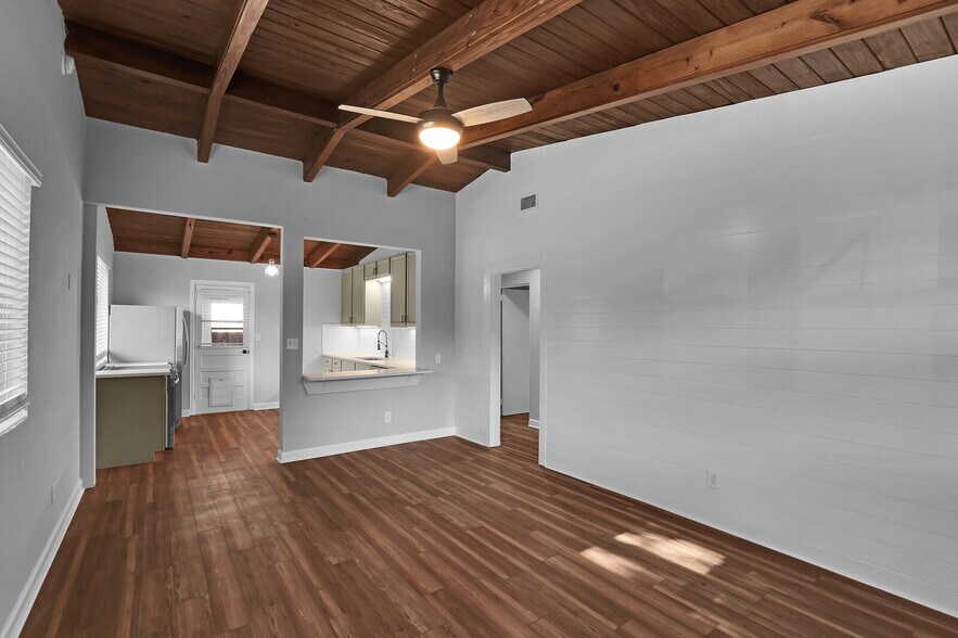 More Photos Of 1813 Seminole Rd, Atlantic Beach Multifamily For Sale