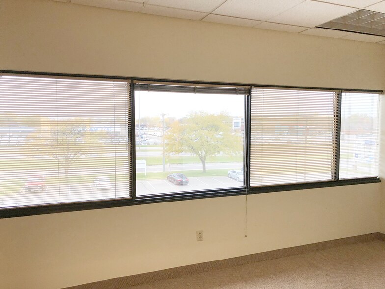 More Photos Of 2780 Snelling Ave N, Roseville Medical For Lease