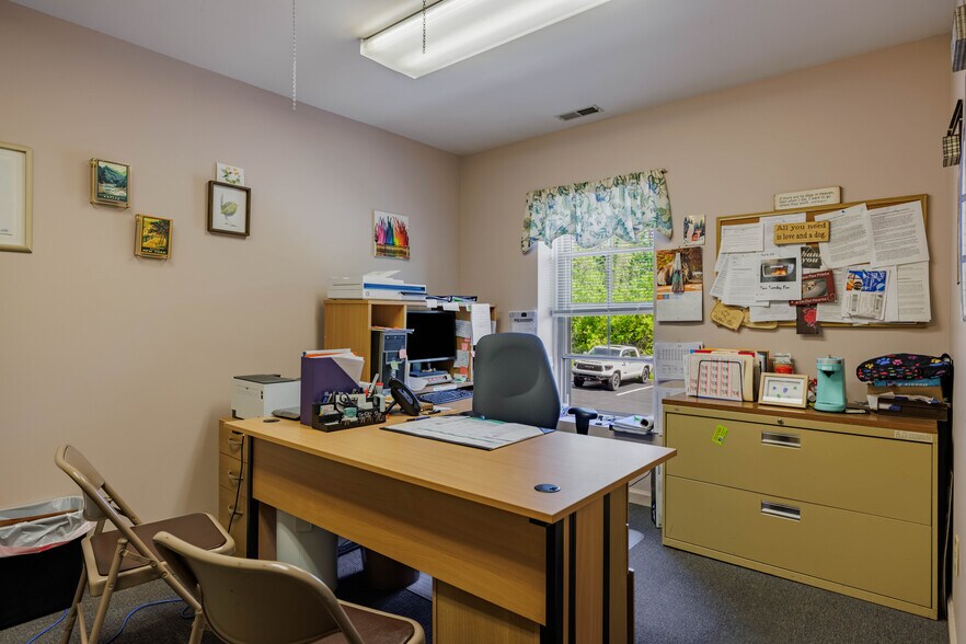More Photos Of 74 Broadway, Kingston Office For Sale