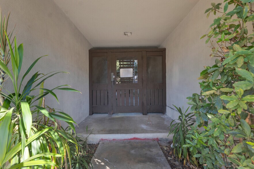 More Photos Of 18350 Napa St, Northridge Apartments For Sale