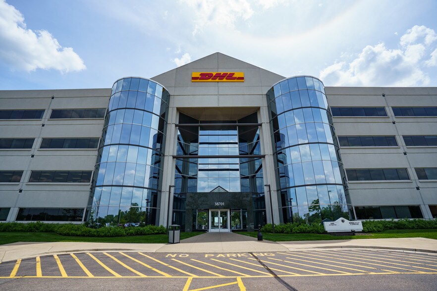 More Photos Of 38705 7 Mile Rd, Livonia Medical For Lease