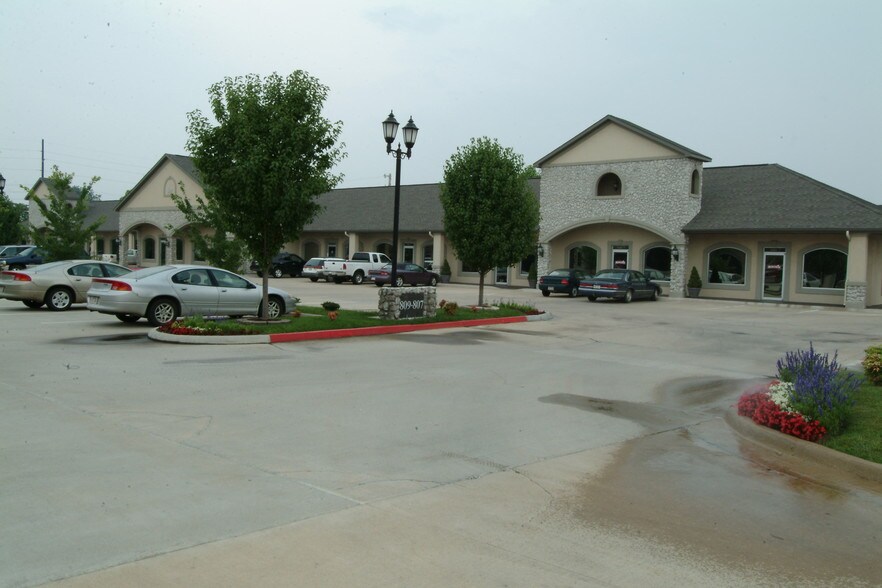 More Photos Of 807 SW I St, Bentonville Office For Lease