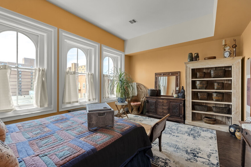 More Photos Of 305 N Queen St, Lancaster Storefront Retail Residential For Sale
