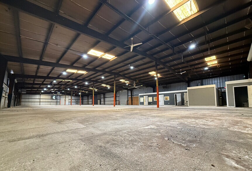 More Photos Of 121 Metrock Cir, Helena Warehouse For Sale