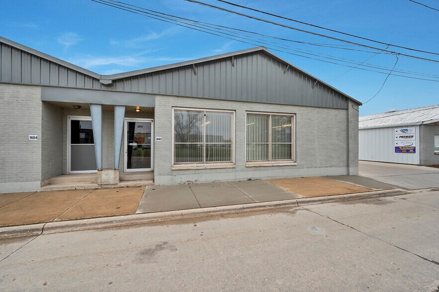 More Photos Of 1662 Morrow St, Green Bay Warehouse For Lease