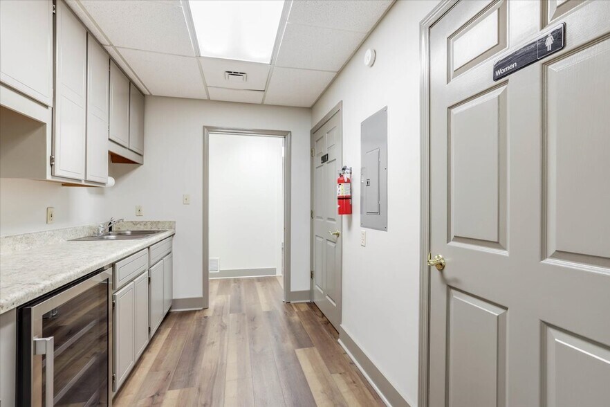 More Photos Of 1310 Thomasville Rd, Tallahassee Office For Lease
