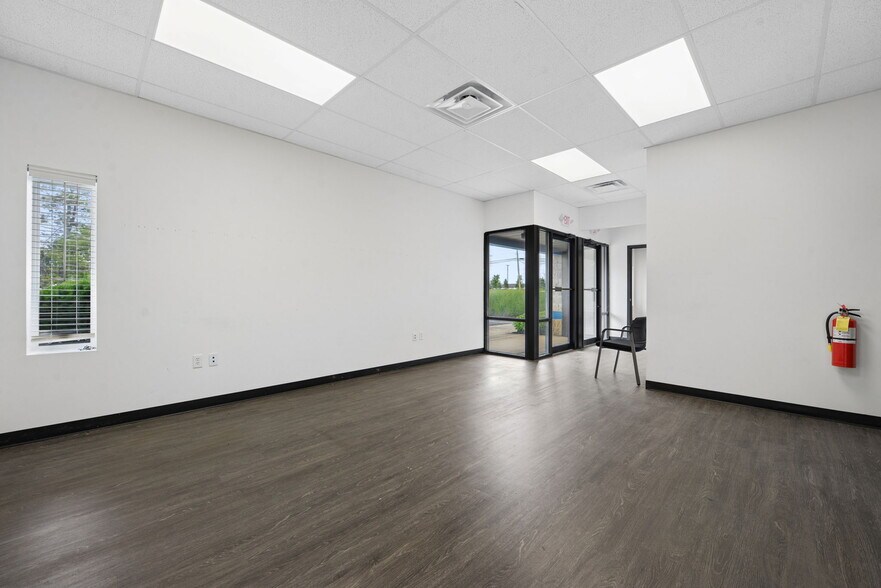 More Photos Of 8350 Industrial Pky, Plain City Warehouse For Lease
