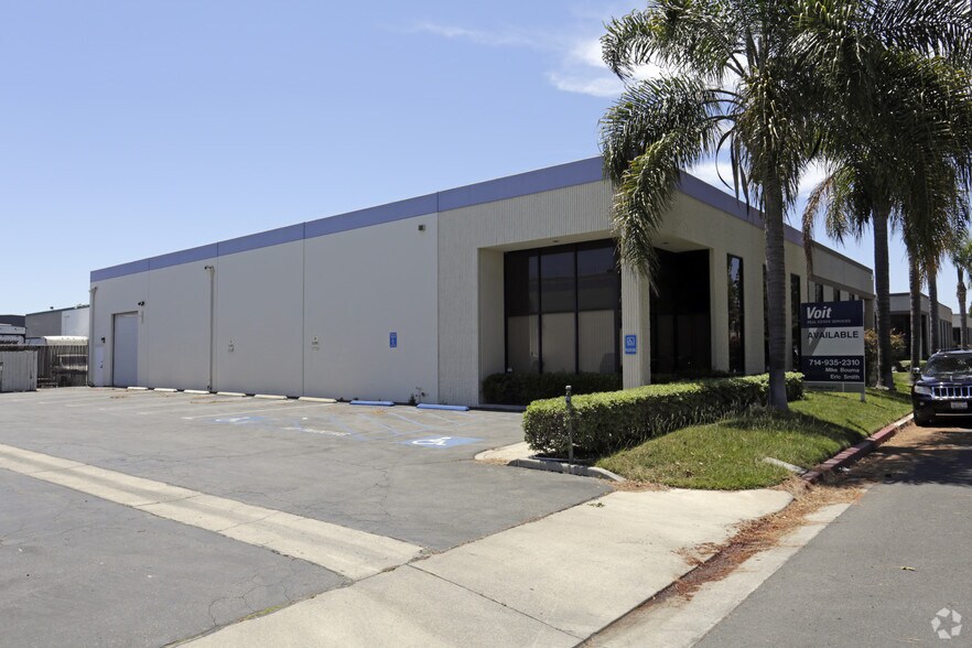 Primary Photo Of 5672 Buckingham Dr, Huntington Beach Warehouse For Lease